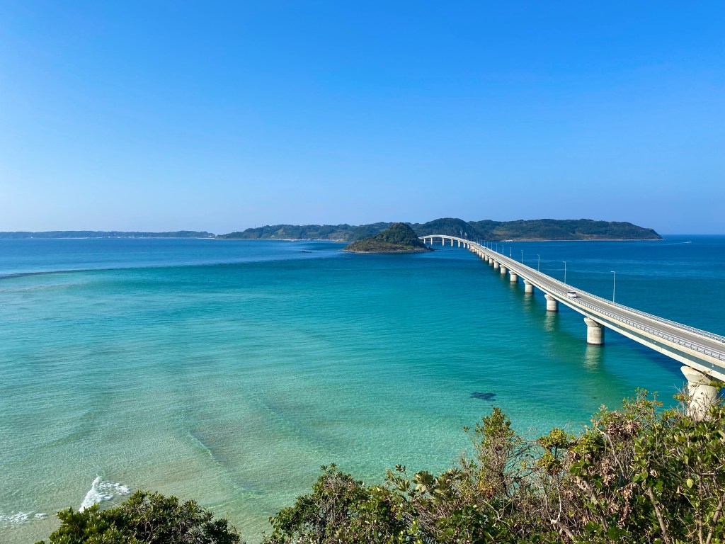 日本海のエメラルドグリーン　角島